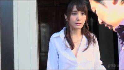 Saori Okumura No-Bra Wife Takes Out Trash In Morning: Saori Okumura - hotmovs.com - Japan