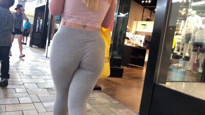 Sexy Blonde bubble in tight leggings - voyeurhit.com