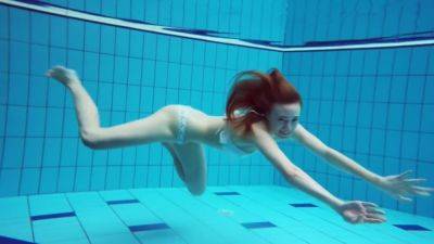 Dianas Redhead Beauty Enhances Her Swimming Grace - upornia
