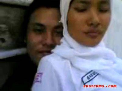 Indonesia - Jilbab Hijab Ngentot Belakang Bangunan - hclips - Indonesia
