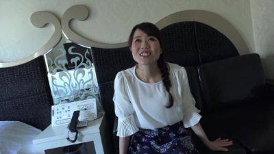 0001383_三十路スレンダーの日本人女性がガン突きされるグラインド騎乗位セックス - upornia - Japan