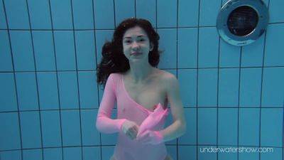 Roxalana Cheh, Petite Yet Strong, Masters Swimming - upornia