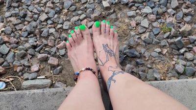 Goth Girl With Cute Feet - upornia