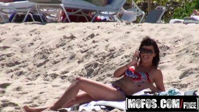 Stacey Foxxx gets wild in a beachside sexcapade with her lover - sexu.com