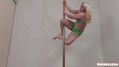 Hot Blonde Amazing Pole Dance - upornia - Britain