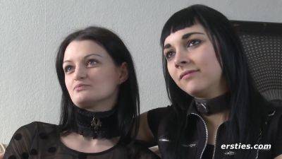 Einblick ins BDSM-Sexleben eines deutschen lesbischen Paares - Kinky Brunette Lesbians - xtits.com - Germany