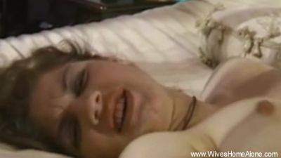 Houswife Using Her Favorte Sex Toy Dildo To Masturbate - tubepornclassic.com